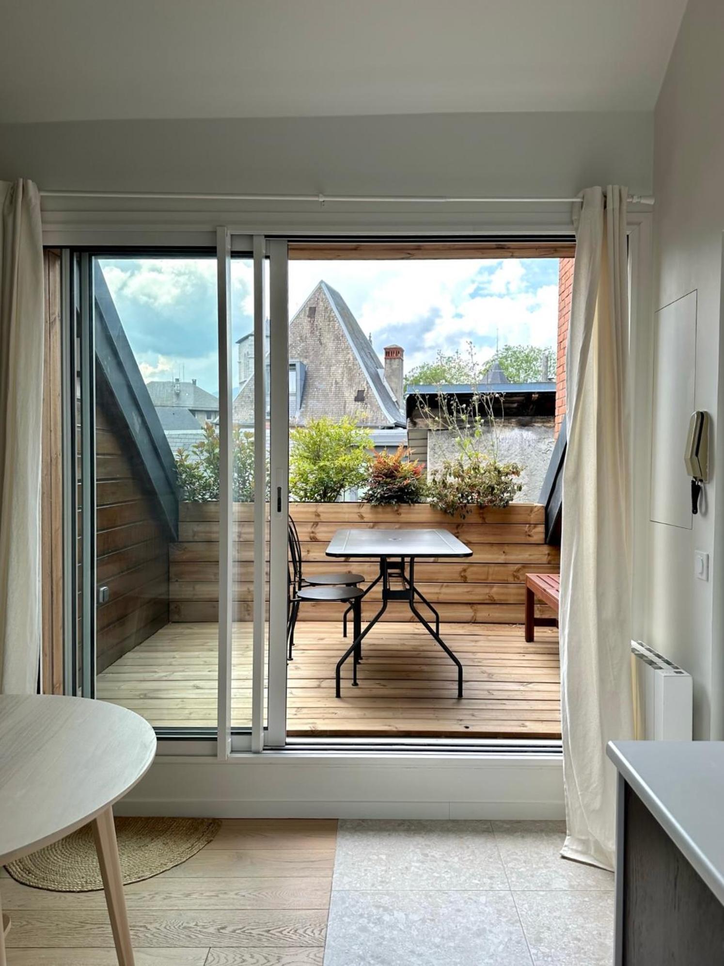 Ecrin De Calme Avec Terrasse Appartement Chambéry Buitenkant foto